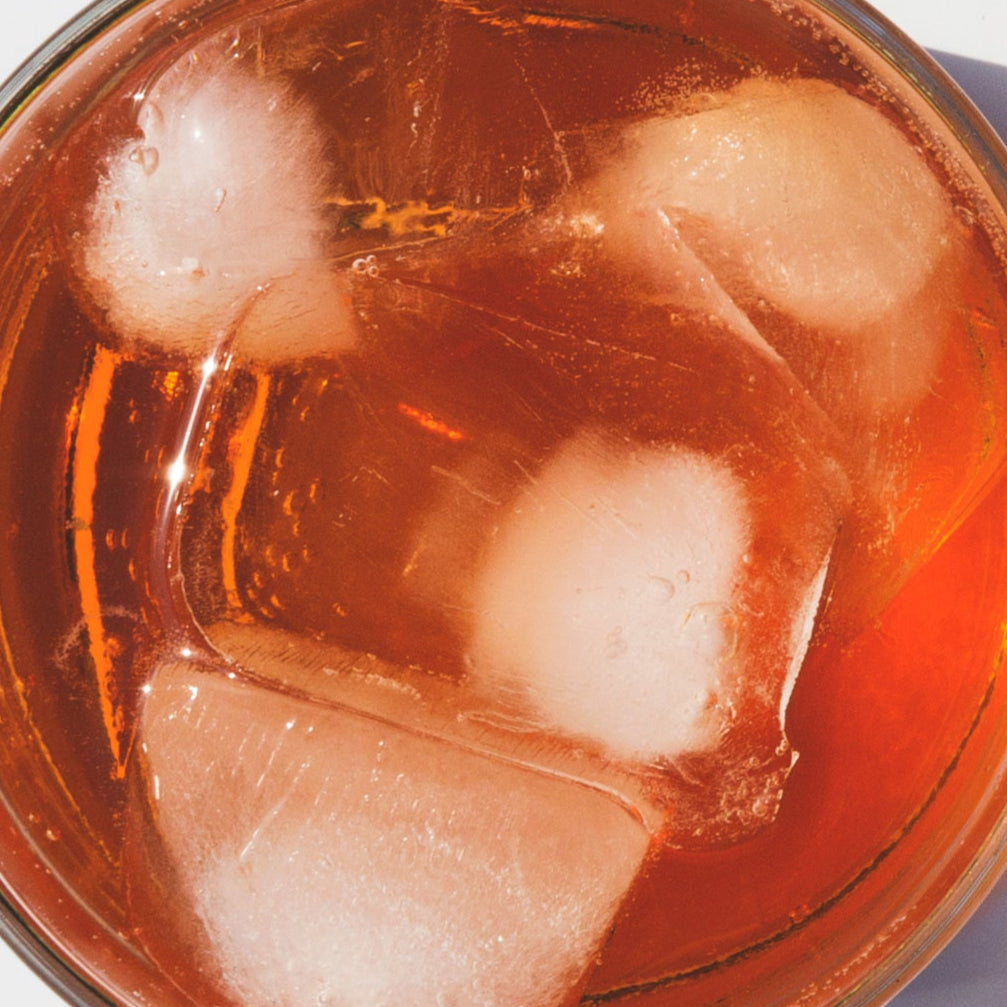 summer-cocktail-in-bright-sun-flatlay.jpg